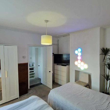 Converted Bungalow In Bexley London Bagian luar foto