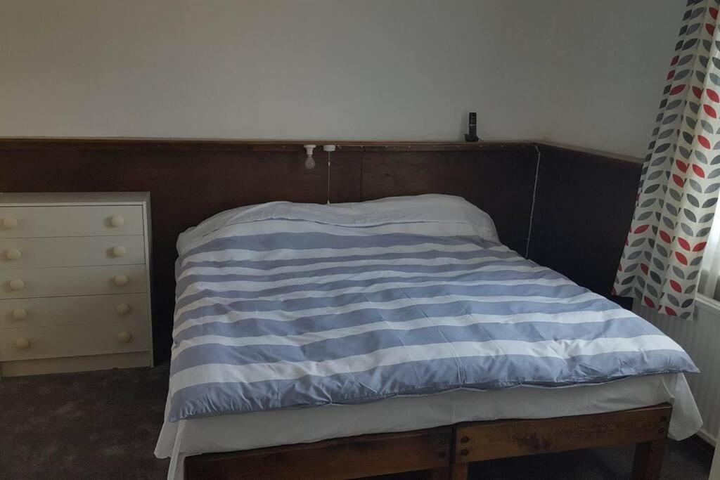 Converted Bungalow In Bexley London Bagian luar foto
